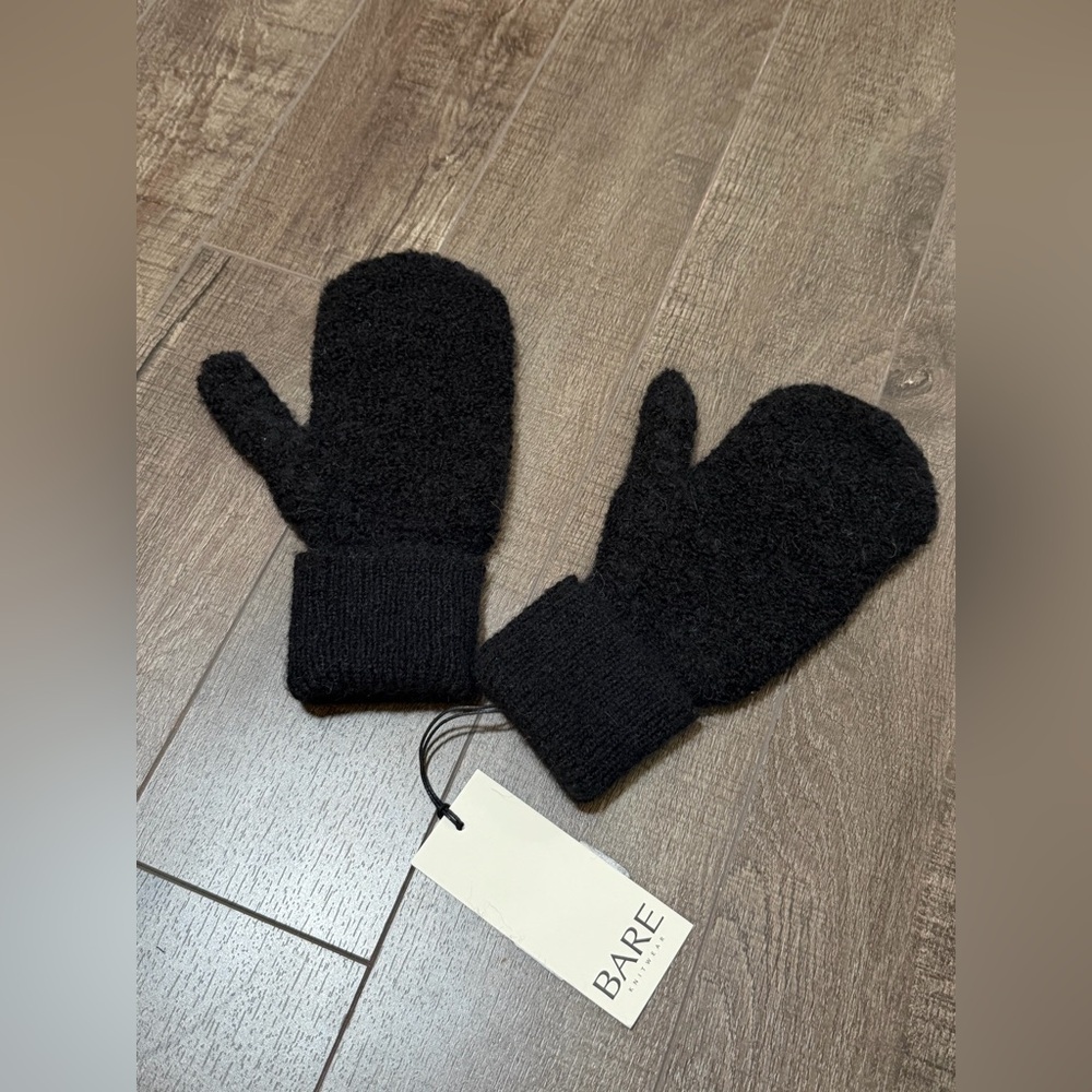 NWT Bare Knitwear Alpaca Boucle Mittens in Classic - Black - Picture 4 of 9